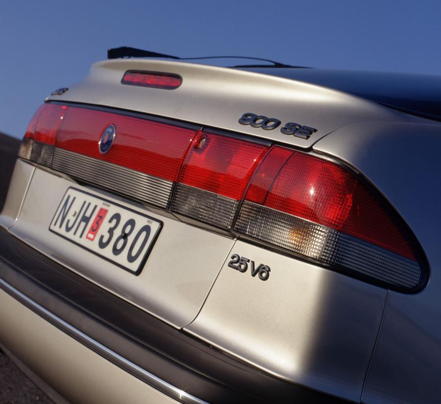  Saab 900 1993 года  (фото 9 из 22)